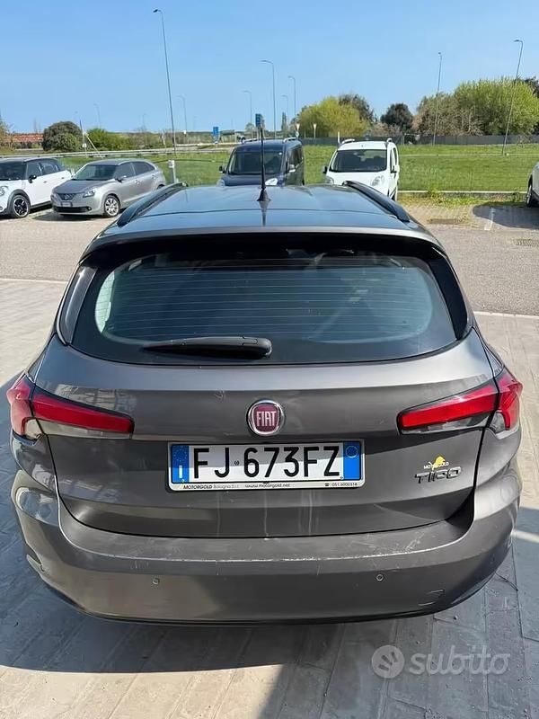 Usata Fiat Tipo Lounge 120 CV (88 kW) 2017 Grigio Station wagon