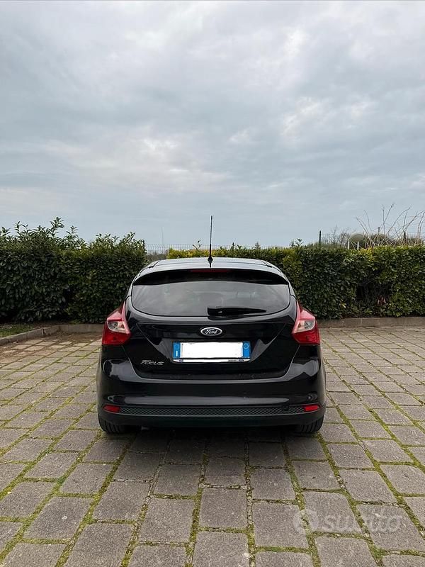Usata Ford Focus 95 CV (69 kW) 2011 Nero Berlina