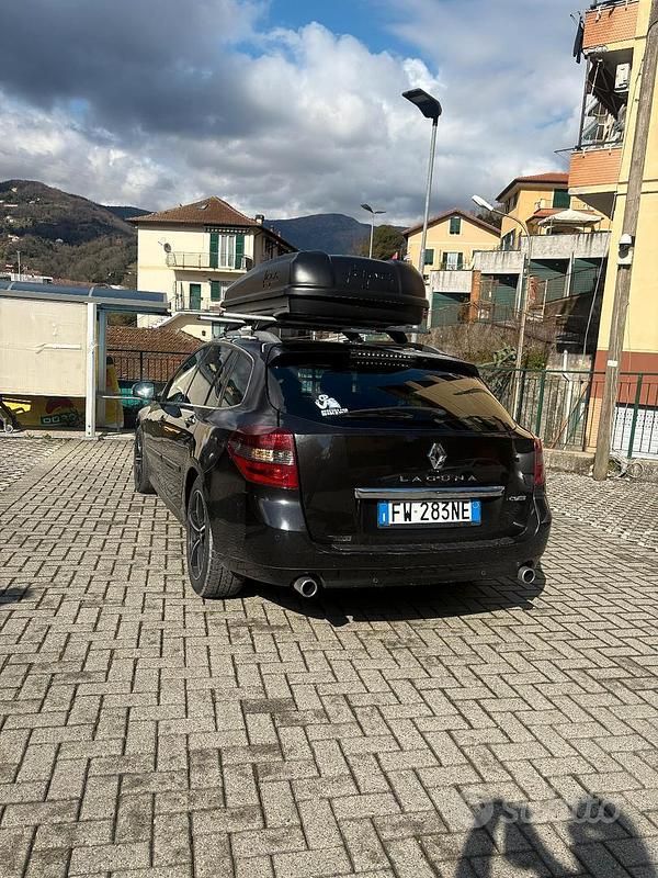Usata Renault Laguna III 150 CV (110 kW) 2011 Nero Station wagon