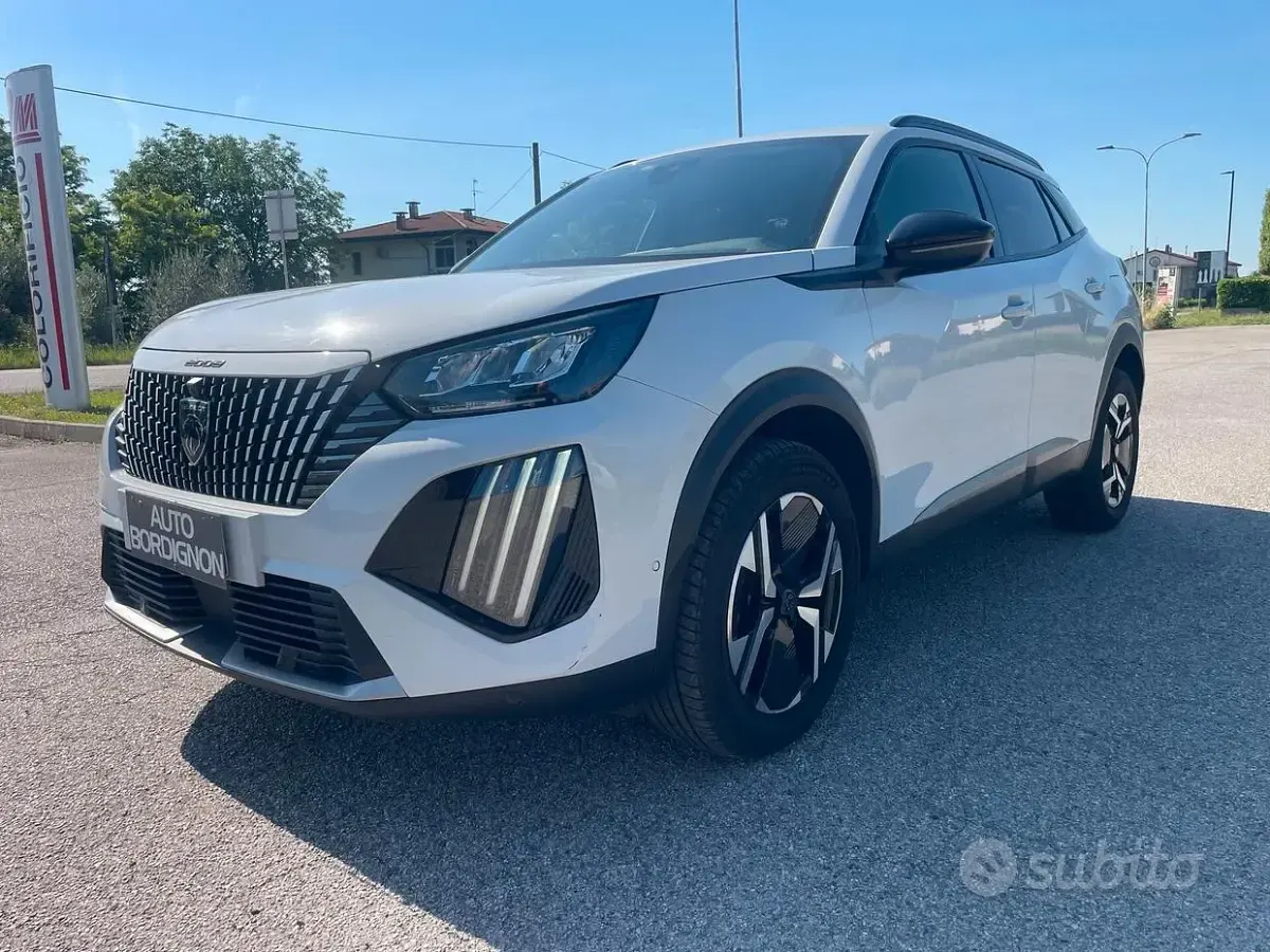 Usata Peugeot 2008 Allure 130 CV (95 kW) 2024 Bianco SUV