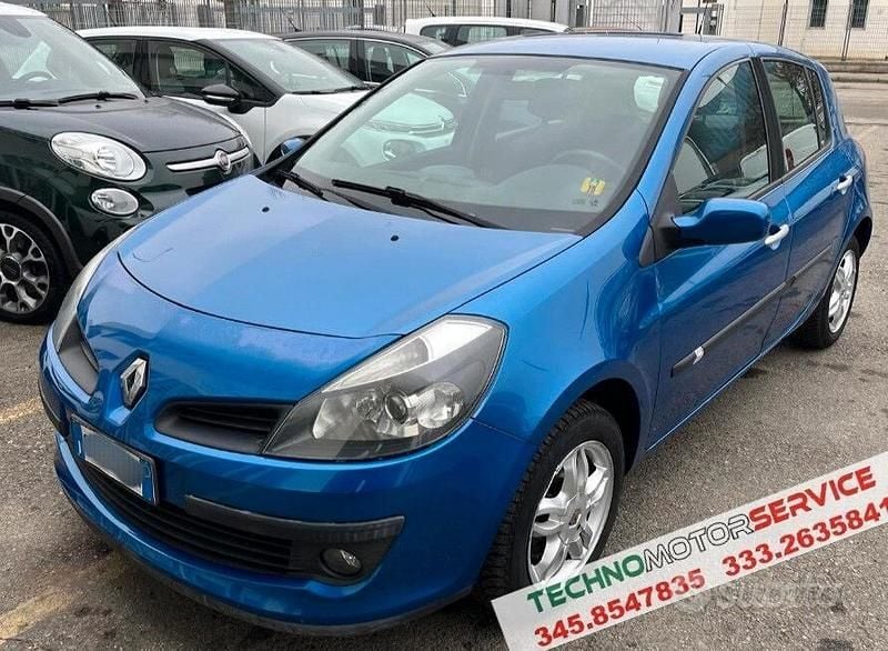 Usata Renault Clio II 74 CV (54 kW) 2006 Blu Berlina