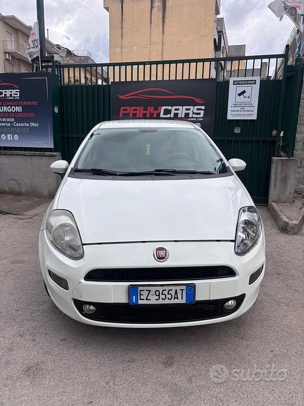 Usata Fiat Punto Street 77 CV (56 kW) 2015 Bianco Utilitaria