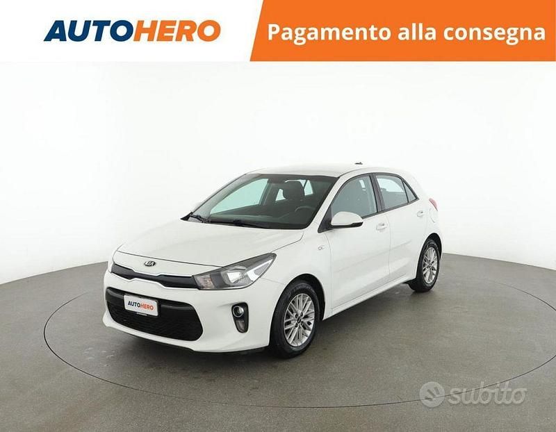 Bianco Usata 2019 Kia Rio Tre volumi | 9699 € (Buon prezzo) - Immagine 1/4