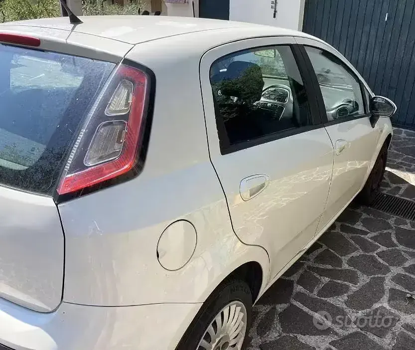Usata Fiat Punto 69 CV (50 kW) 2011 Bianco Utilitaria