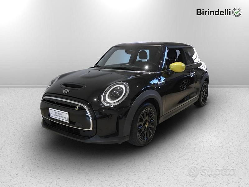 Usata Mini Cooper SE 75 kW (102 CV) 2021 Midnight black metallizzato Utilitaria