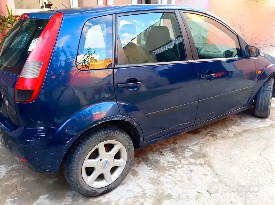 Usata Ford Fiesta 80 CV (58 kW) 2005 Blu Utilitaria