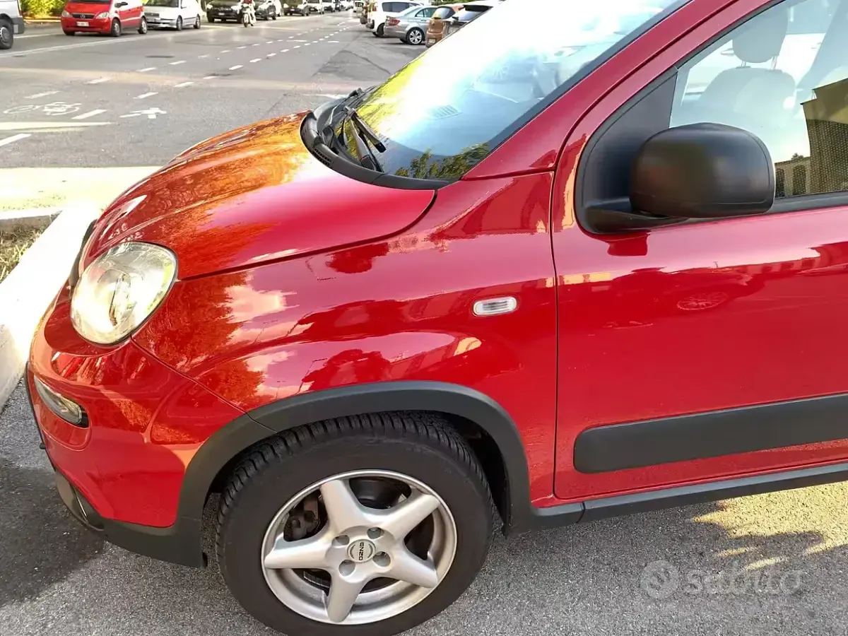 Usata Fiat Panda 4x4 S 95 CV (69 kW) 2016 Rosso Utilitaria