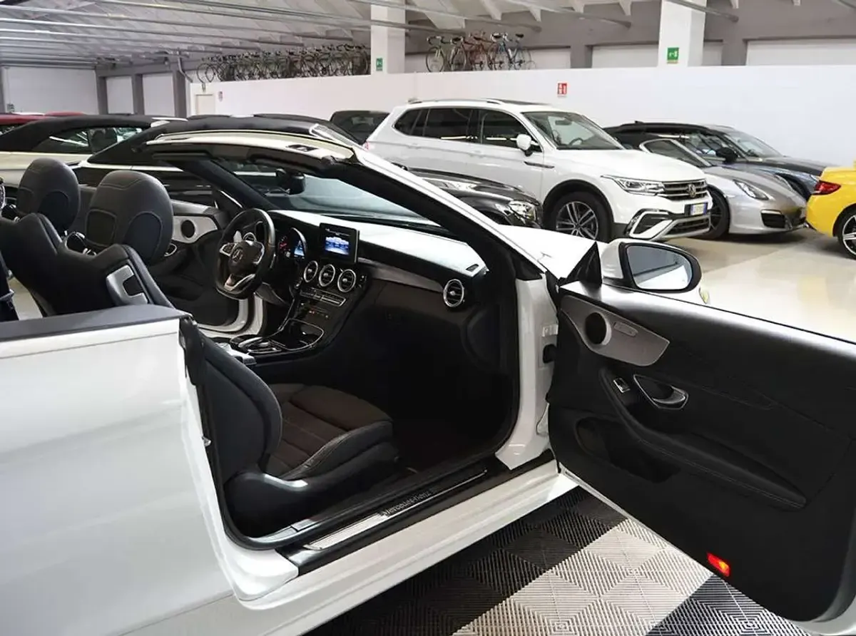 Usata Mercedes C180 Premium 156 CV (114 kW) 2018 Bianco Cabrio