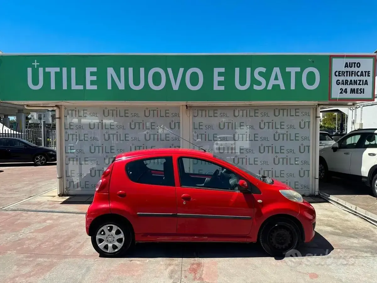 Käytetty Peugeot 107 68 HP (50 kW) 2010 Punainen Viistoperä