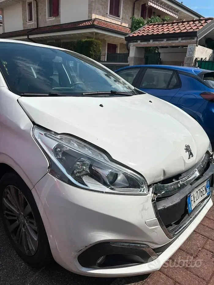 Usata Peugeot 208 82 CV (60 kW) 2015 Utilitaria