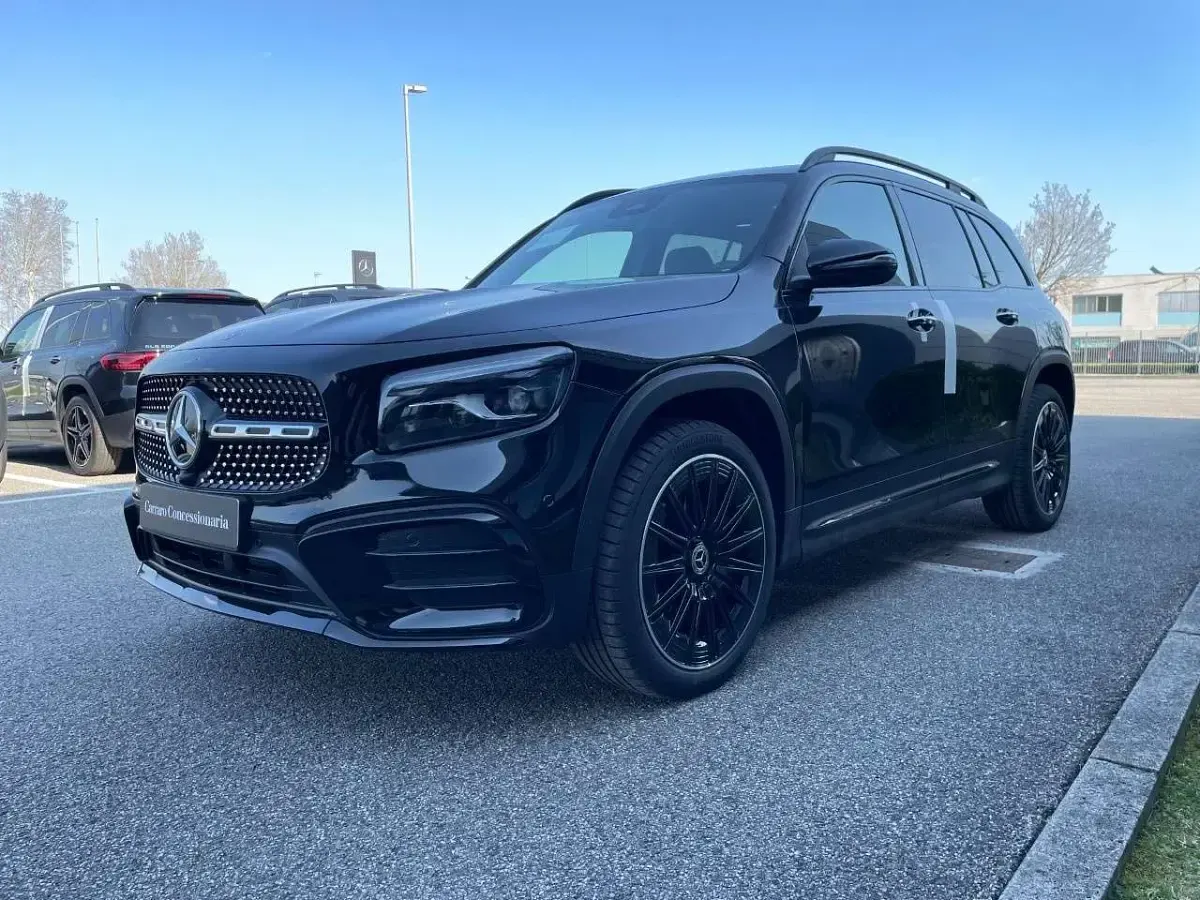 Nuova Mercedes GLB200 150 CV (110 kW) 2026 Nero cosmo SUV