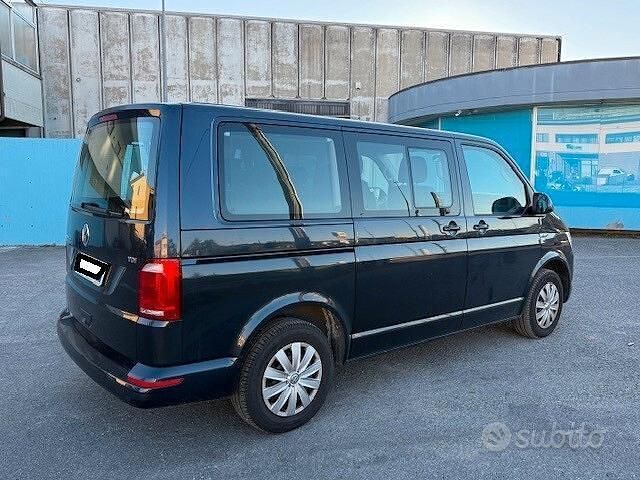 Usata VW Caravelle Comfortline 150 CV (110 kW) 2017 Blu Monovolume