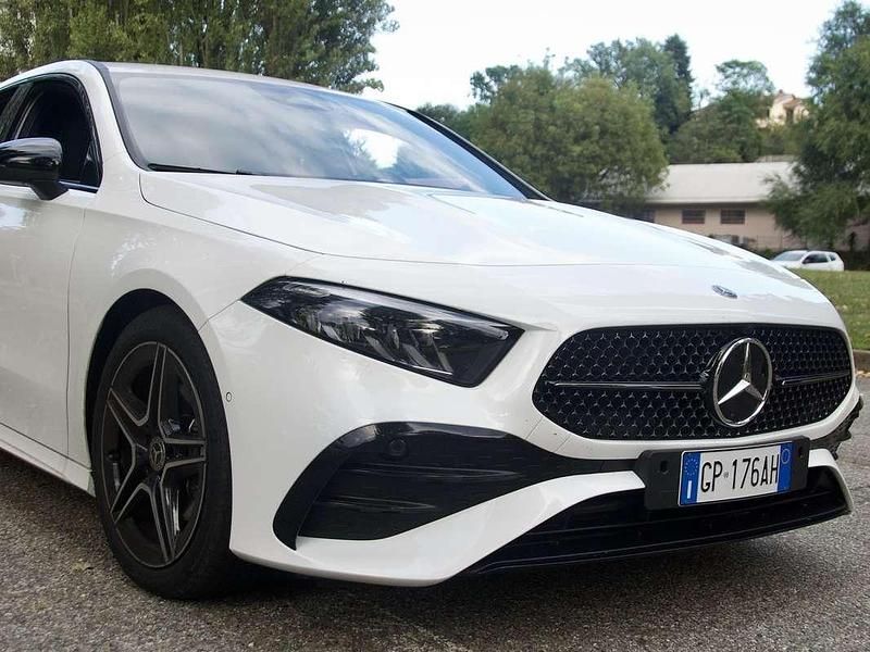 Usata Mercedes A180 AMG Line Premium 116 CV (85 kW) 2023 Bianco Berlina