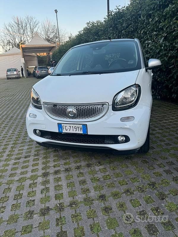Bianco Usata 2016 Smart ForFour Utilitaria | 7699 € - Immagine 1/4