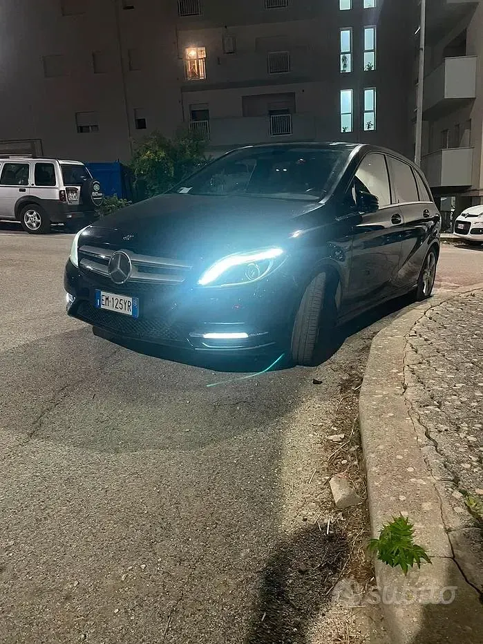 Usata Mercedes B180 109 CV (80 kW) 2012 Nero Utilitaria