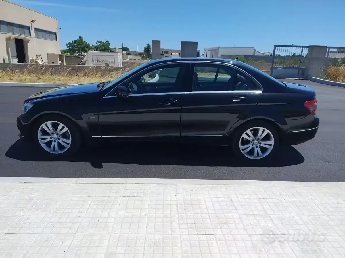 Usata Mercedes C200 136 CV (100 kW) 2010 Nero Berlina