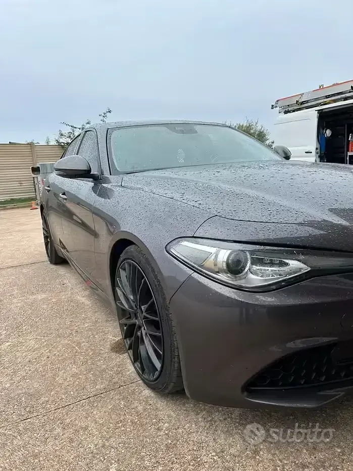 Usata Alfa Romeo Giulia 180 CV (132 kW) 2016 Grigio Berlina