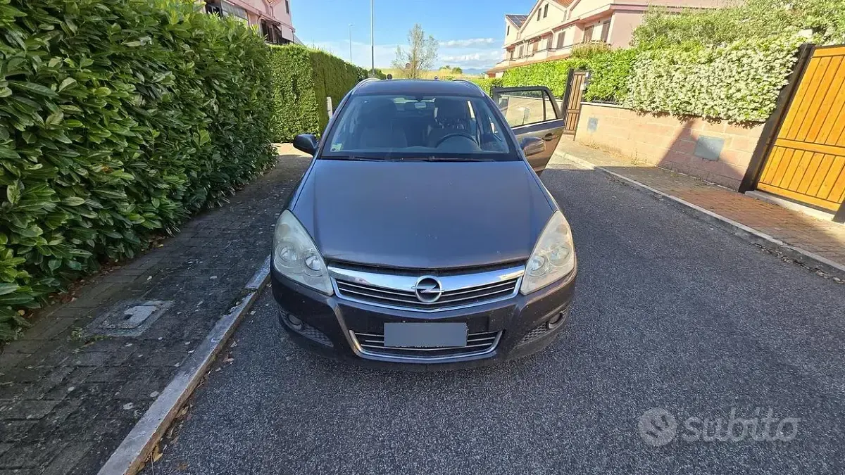 Usata Opel Astra 110 CV (80 kW) 2008 Grigio Station wagon