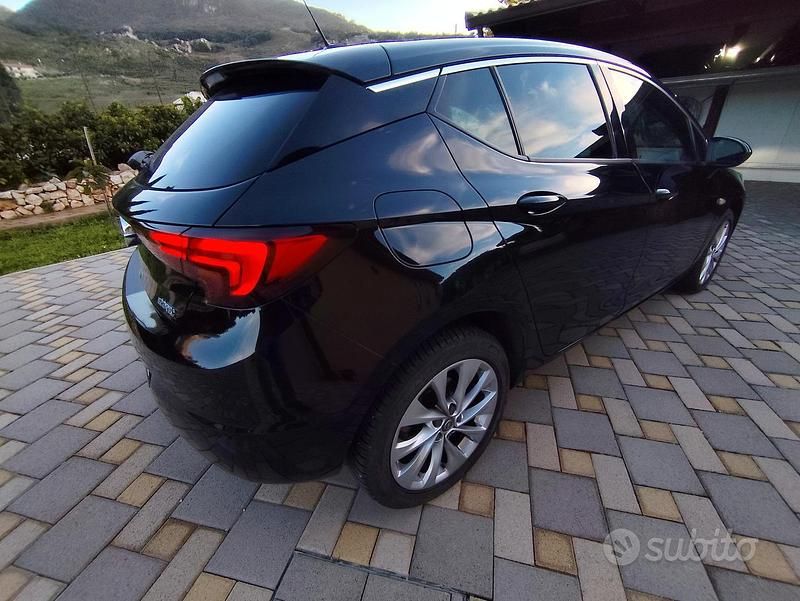 Usata Opel Astra 110 CV (80 kW) 2019 Nero Berlina