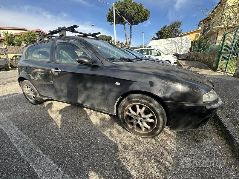 Usata Alfa Romeo 147 Distinctive 140 CV (102 kW) 2003 Nero Utilitaria