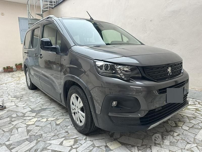 Usata Peugeot Rifter 131 CV (96 kW) 2019 Grigio Monovolume