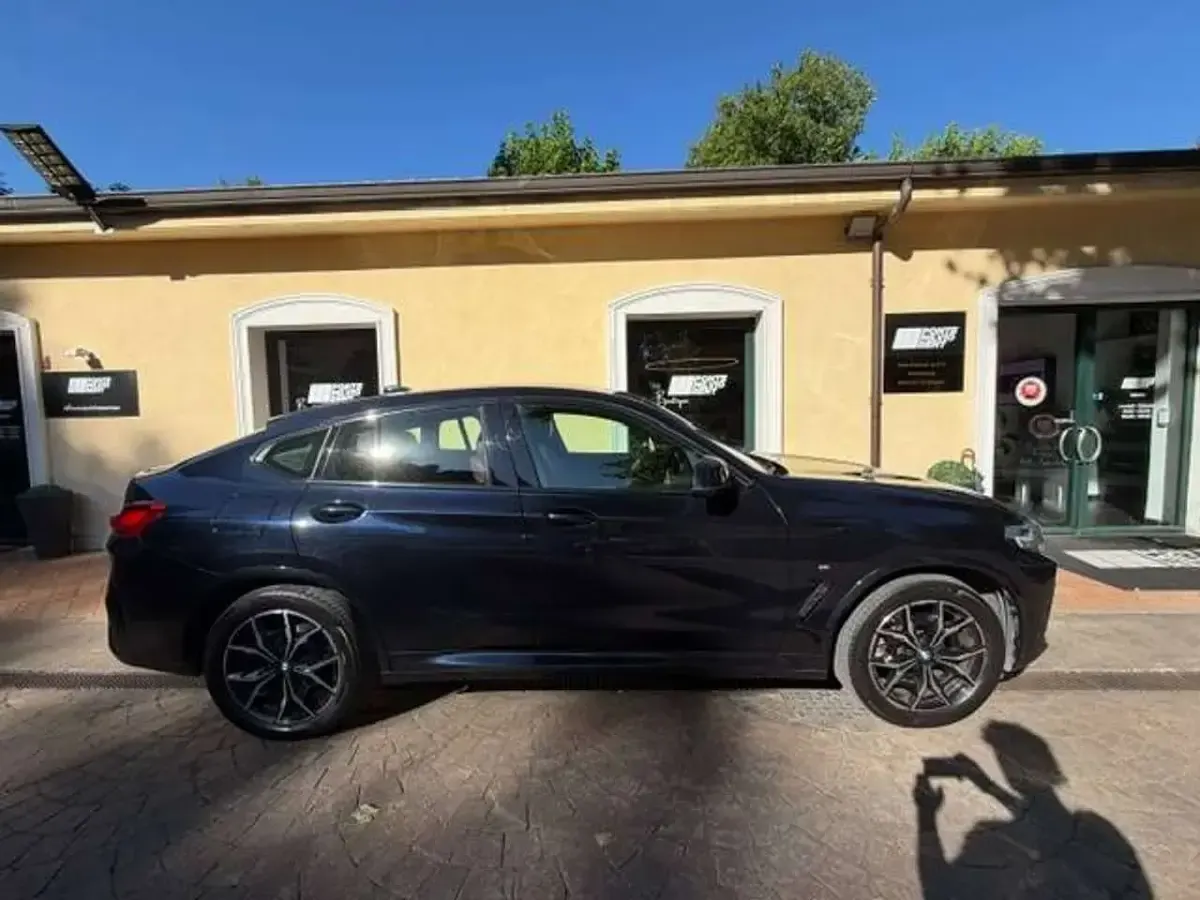 Usata BMW X4 M Sport 190 CV (139 kW) 2023 Blu/azzurro SUV
