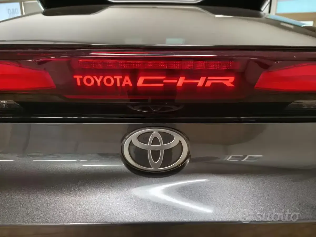 Usata Toyota C-HR 151 CV (111 kW) 2025 Grigio scuro SUV