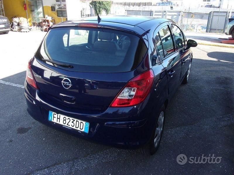Usado Opel Corsa 85 CV (62 kW) 2014 Azul Utilitario