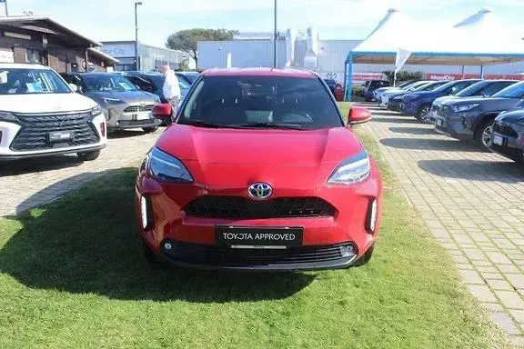 Usata Toyota Yaris Cross Trend 115 CV (84 kW) 2023 Emotional red SUV