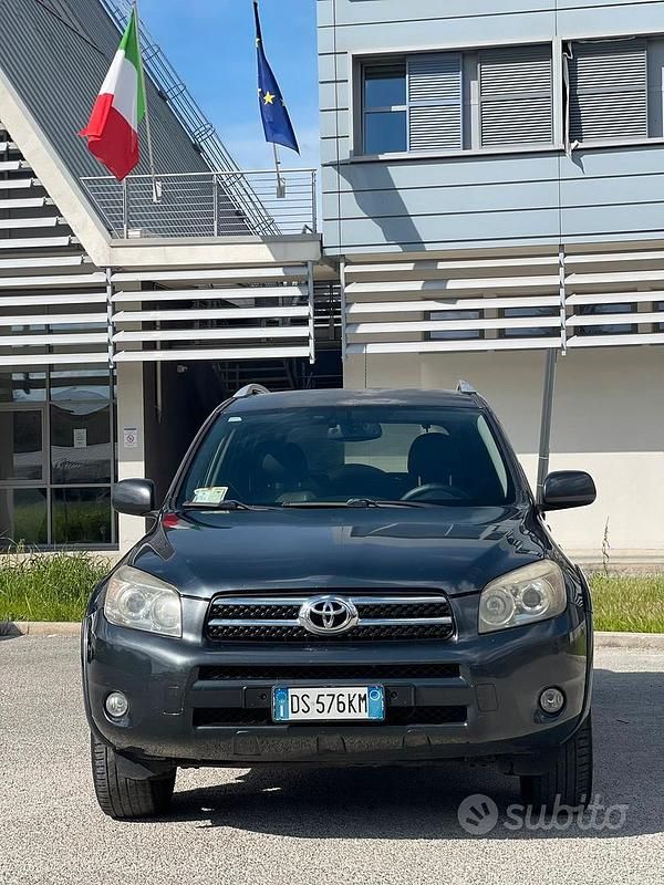 Usata Toyota RAV4 177 CV (130 kW) 2007 Grigio SUV
