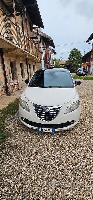 Usata Lancia Ypsilon 95 CV (69 kW) 2011 Utilitaria