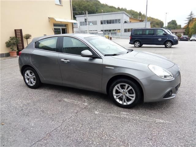 Usata Alfa Romeo Giulietta 1 Cv Distinctive Impianto A Metano Usata Alfa Romeo Giulietta 1 Cv Distinctive Impianto A Metano