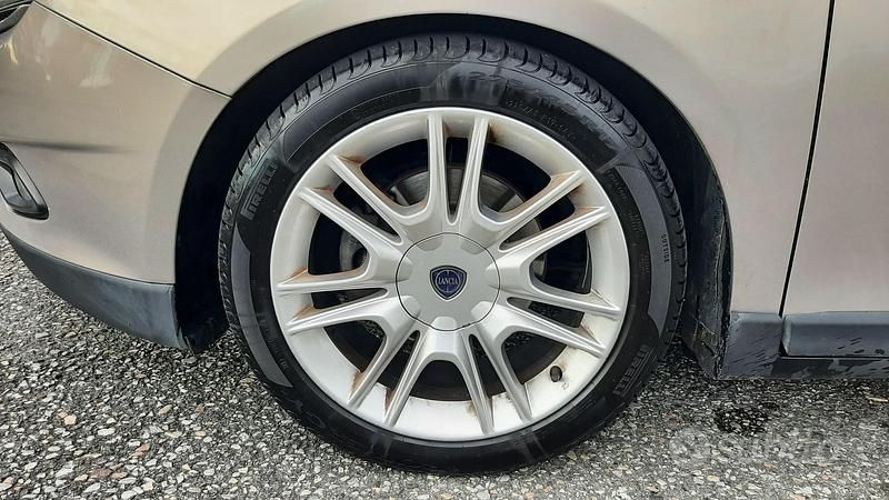 Usata Lancia Delta 150 CV (110 kW) 2009 Grigio Utilitaria