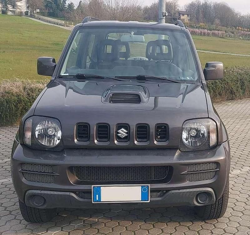 Usata Suzuki Jimny 86 CV (63 kW) 2010 Grigio SUV