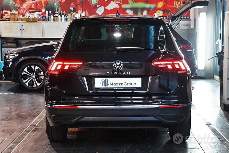 Usata VW Tiguan Life 131 CV (96 kW) 2021 Nero SUV