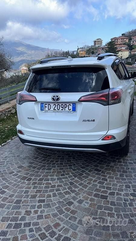 Usata Toyota RAV4 143 CV (105 kW) 2016 Bianco SUV