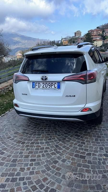 Usata Toyota RAV4 2016 Bianco SUV