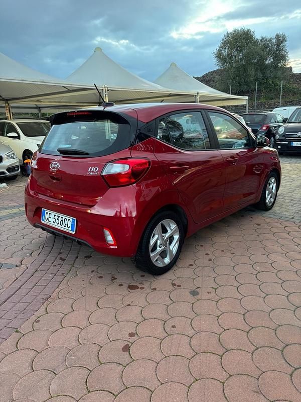 Usata Hyundai i10 Advanced 65 CV (47 kW) 2021 Rosso Utilitaria