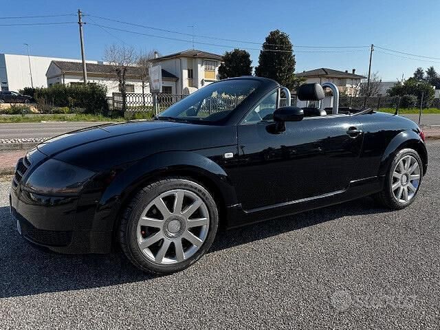 Usata Audi TT Roadster 150 CV (110 kW) 2003 Nero Cabrio