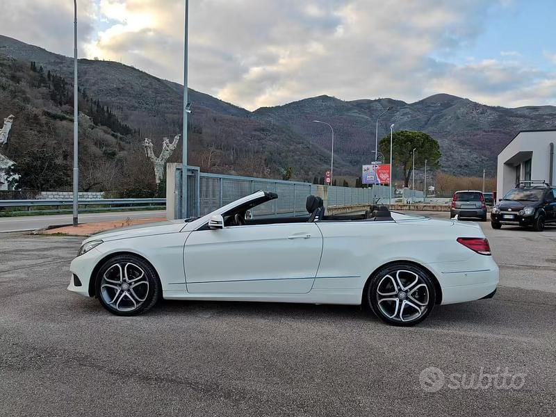 Usata Mercedes E250 Premium 203 CV (149 kW) 2014 Bianco Cabrio