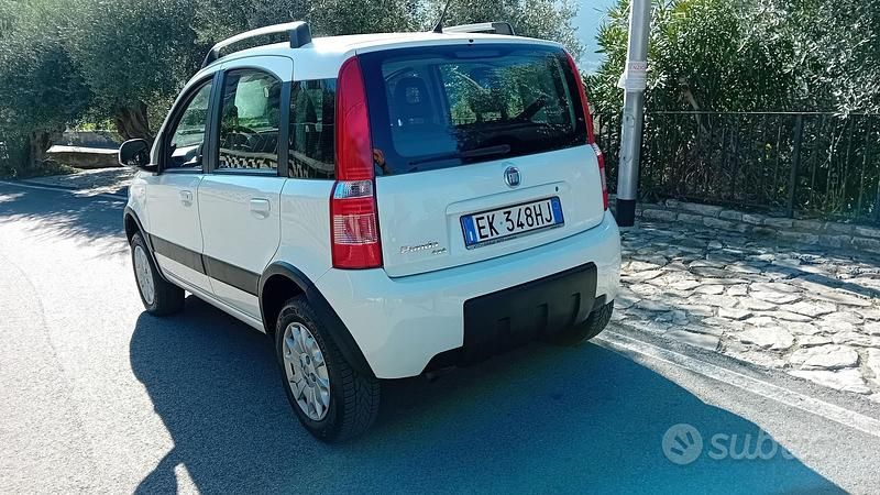 Usata Fiat Panda 4x4 Climbing 69 CV (50 kW) 2011 Bianco Utilitaria
