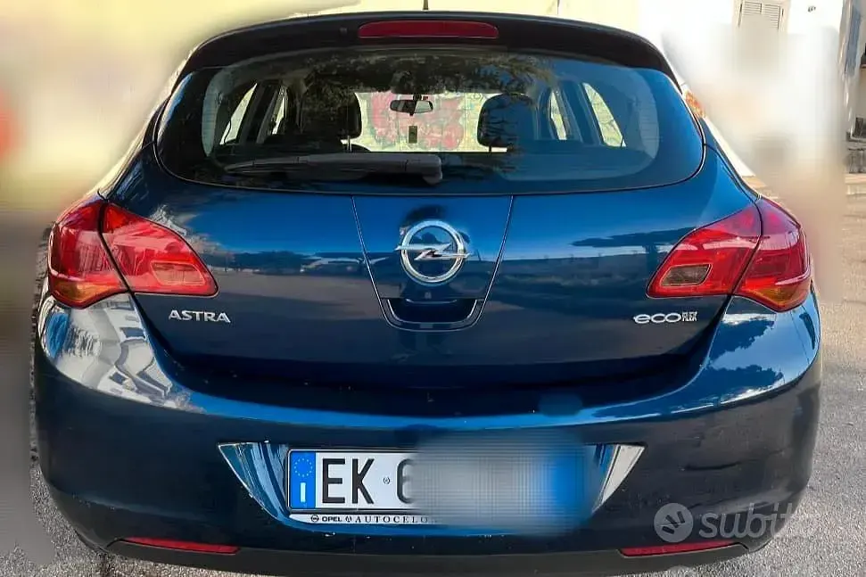 Usata Opel Astra 110 CV (80 kW) 2012 Berlina