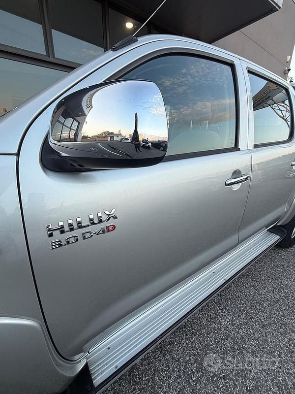 Usata Toyota HiLux SR 171 CV (125 kW) 2007 Grigio Pick-up