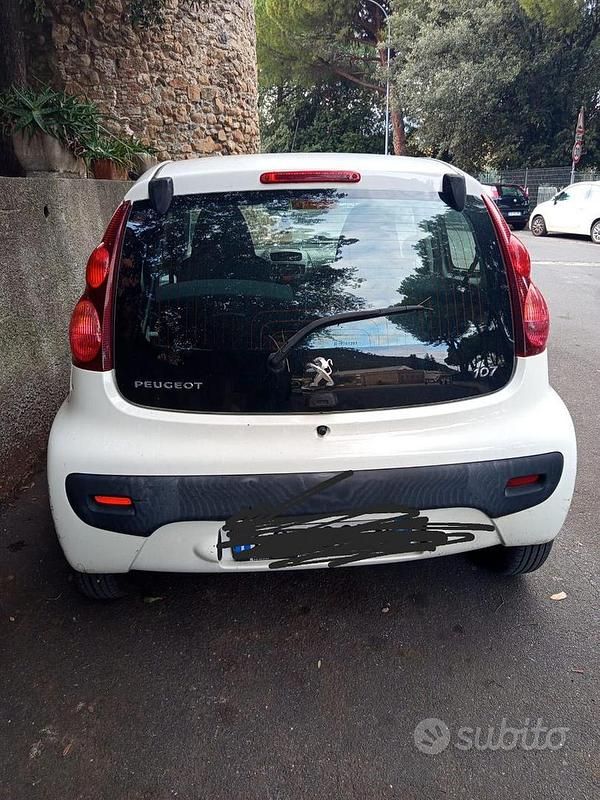 Usata Peugeot 107 68 CV (50 kW) 2013 Bianco Utilitaria