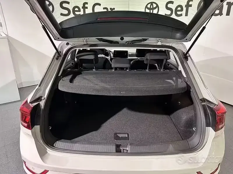 Usata VW T-Roc Style 110 CV (80 kW) 2023 Beige SUV