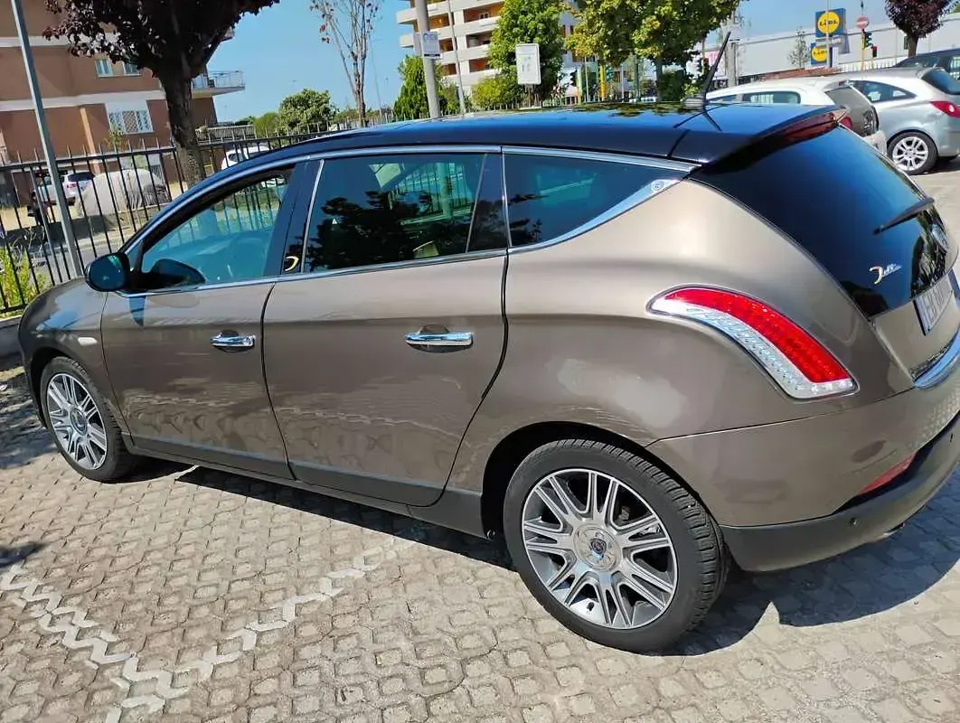 Usata Lancia Delta 189 CV (139 kW) 2010 Bronzo Utilitaria