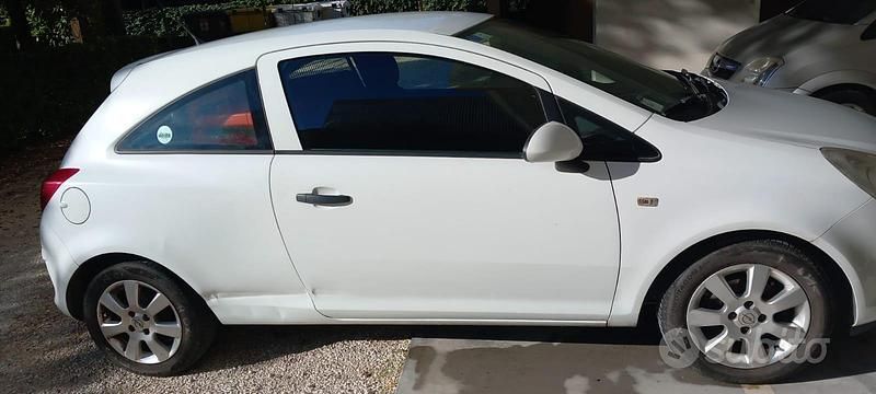 Usata Opel Corsa 45 CV (33 kW) 2008 Bianco Berlina
