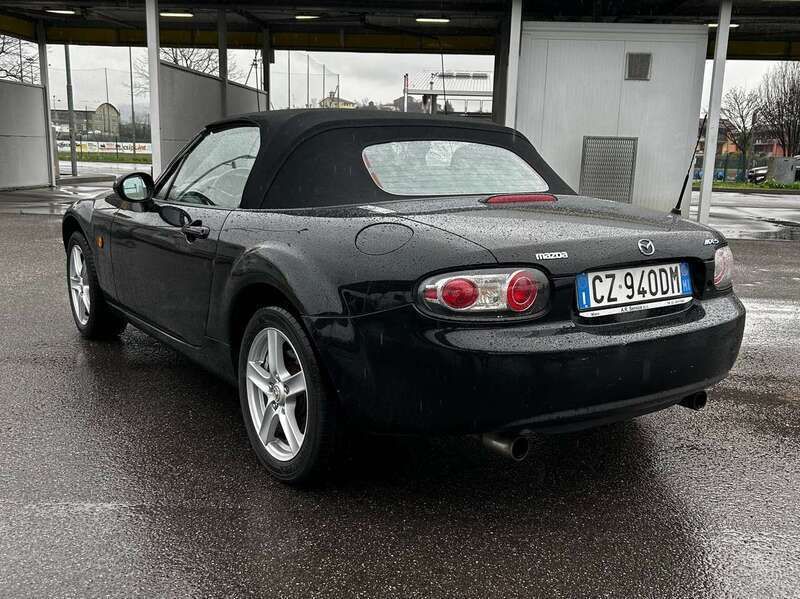 Usata Mazda MX5 High 126 CV (92 kW) 2006 Nero Cabrio