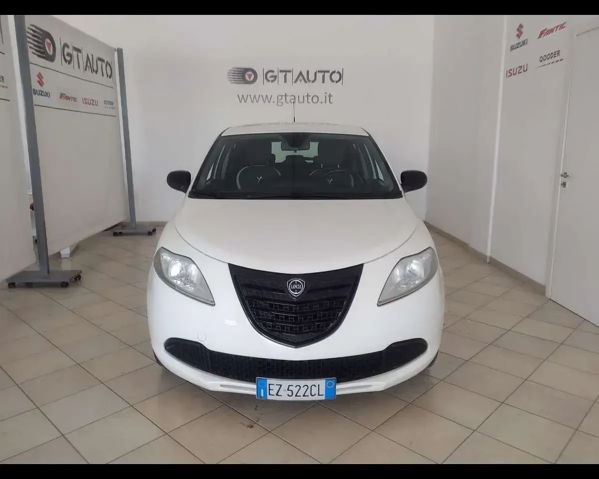Usata Lancia Ypsilon Gold 69 CV (50 kW) 2015 Bianco Utilitaria