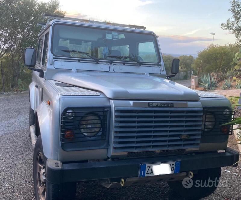 Usata Land Rover Defender 122 CV (89 kW) 2003 Grigio SUV